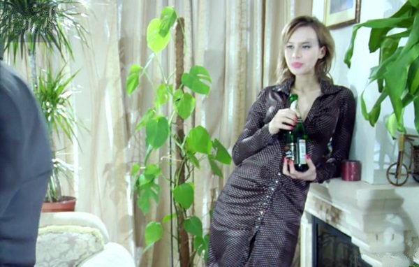 Пьяная жена потребовала под хвост у мужа который только зашел в дом