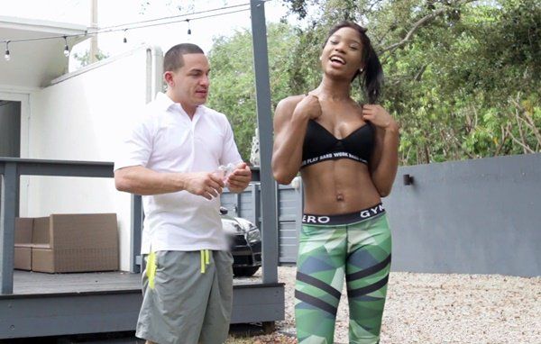 Сексапильная чернокожая атлетка не против перепихнутся после тренировки
