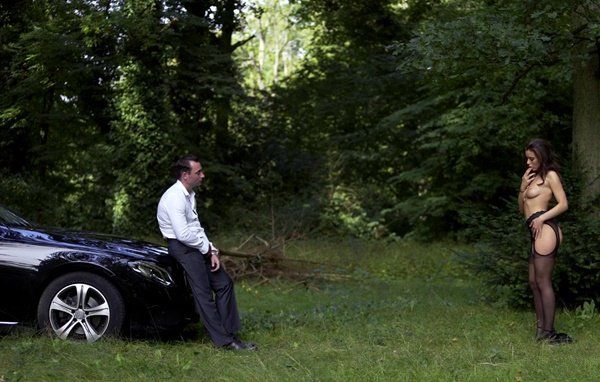 На что готова девушка ради богатого ухажера....